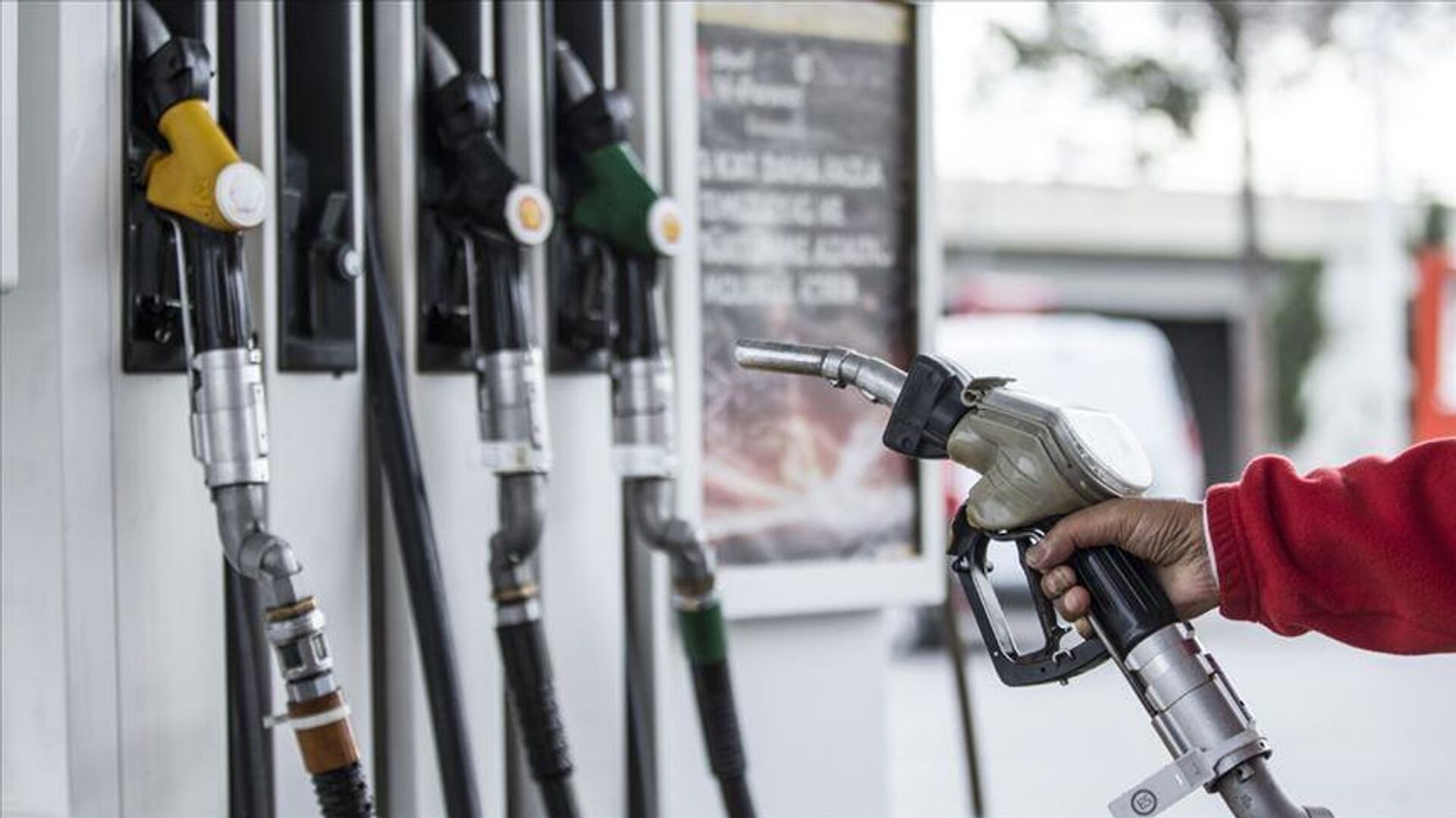 Petrol Fiyatlarında Son Durum: Benzine İndirim Geldi