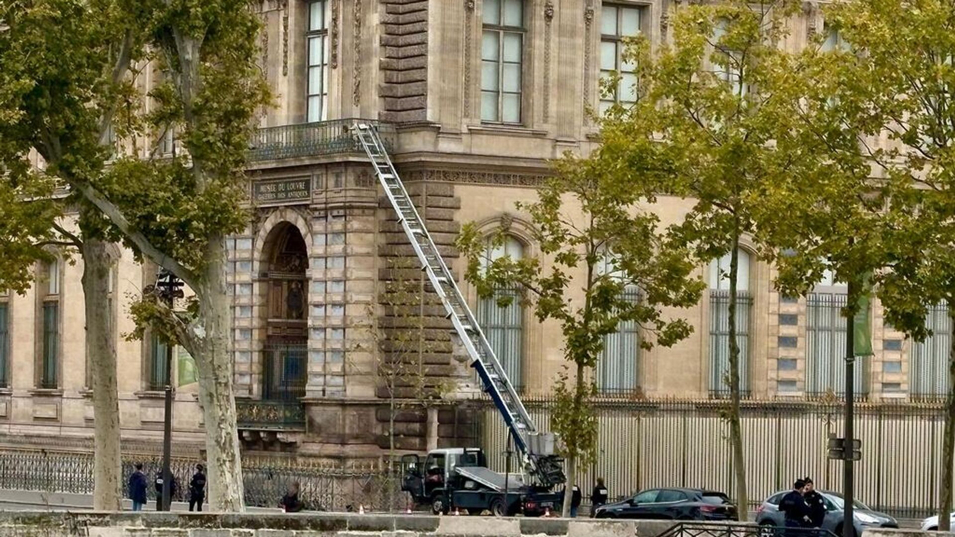 Louvre Müzesi'ndeki Soygunun Perde Arkası